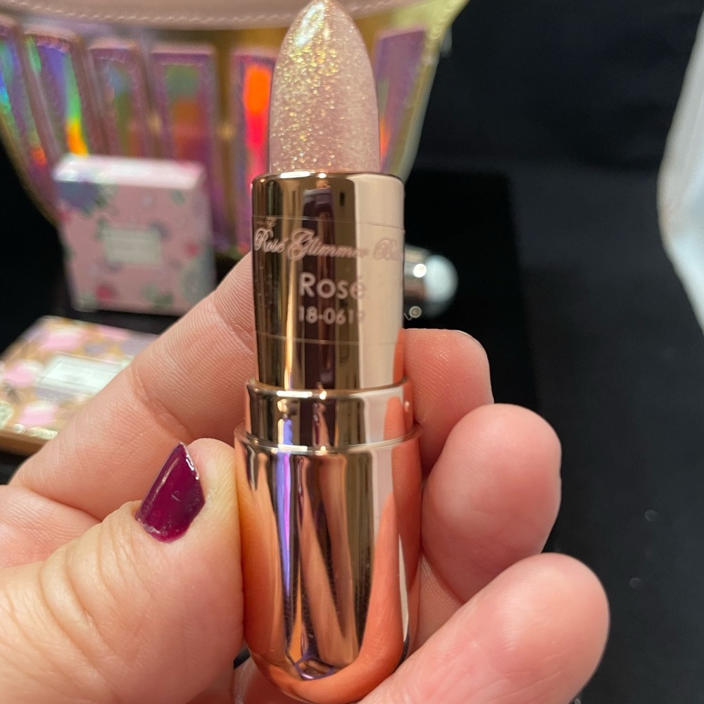WINKY LUX Lipstick Duo, Highlighter and Eyeshadow with Cupcake Cosmetic Bag - Picture 7 of 8